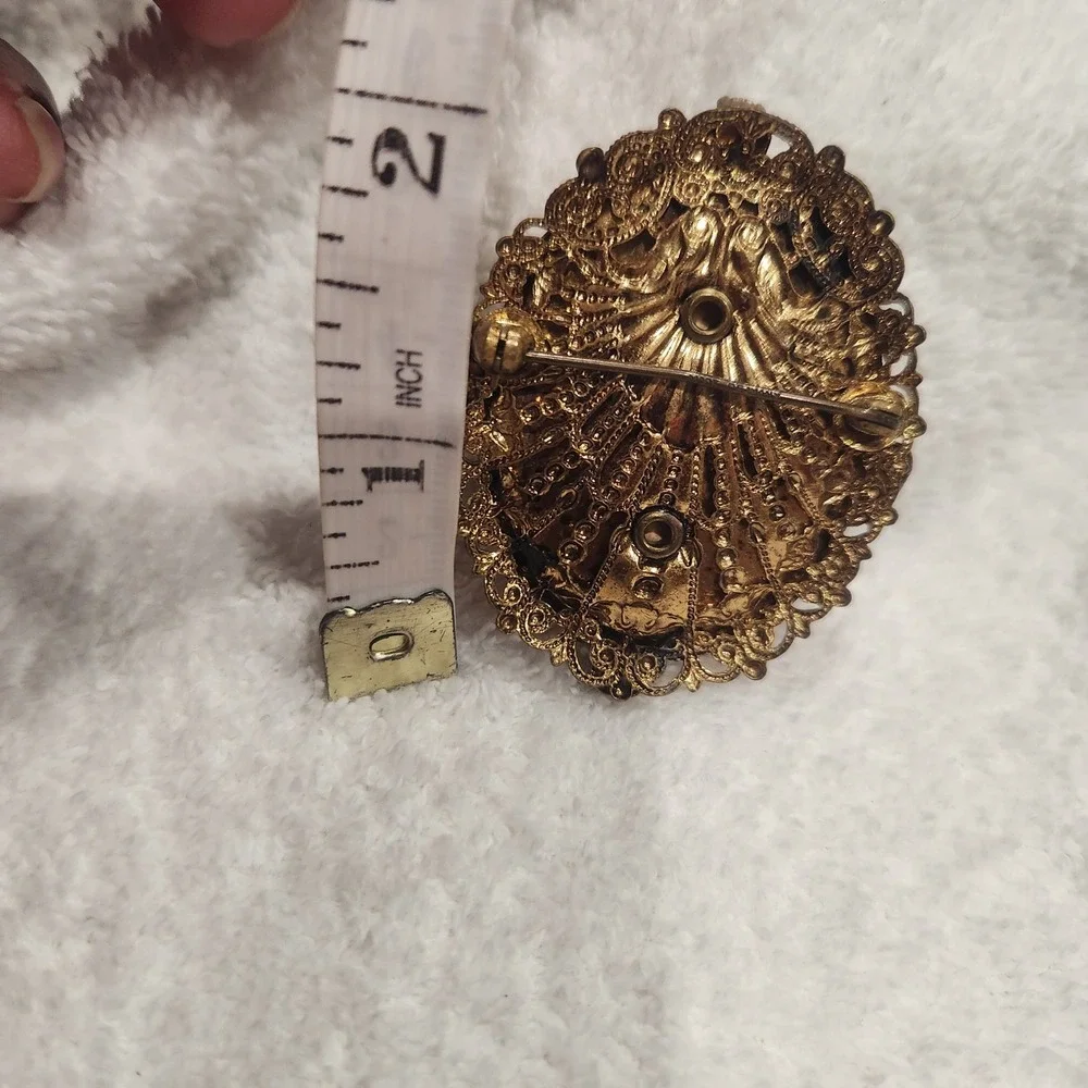 Vintage Fragonard Courting Couple Cameo Brooch Gold Tone AB Rhinestone Filigree‎